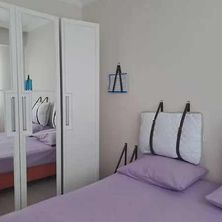Daire Havuz Olanaği Sunan Güzel Güzel Bır Daıre