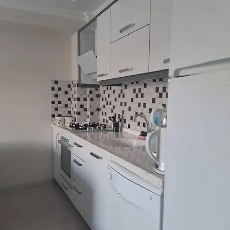 Apartman Havuz Olanagi Sunan Guezel Guezel Bir Daire