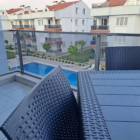 Apartman Havuz Olanagi Sunan Guezel Guezel Bir Daire *